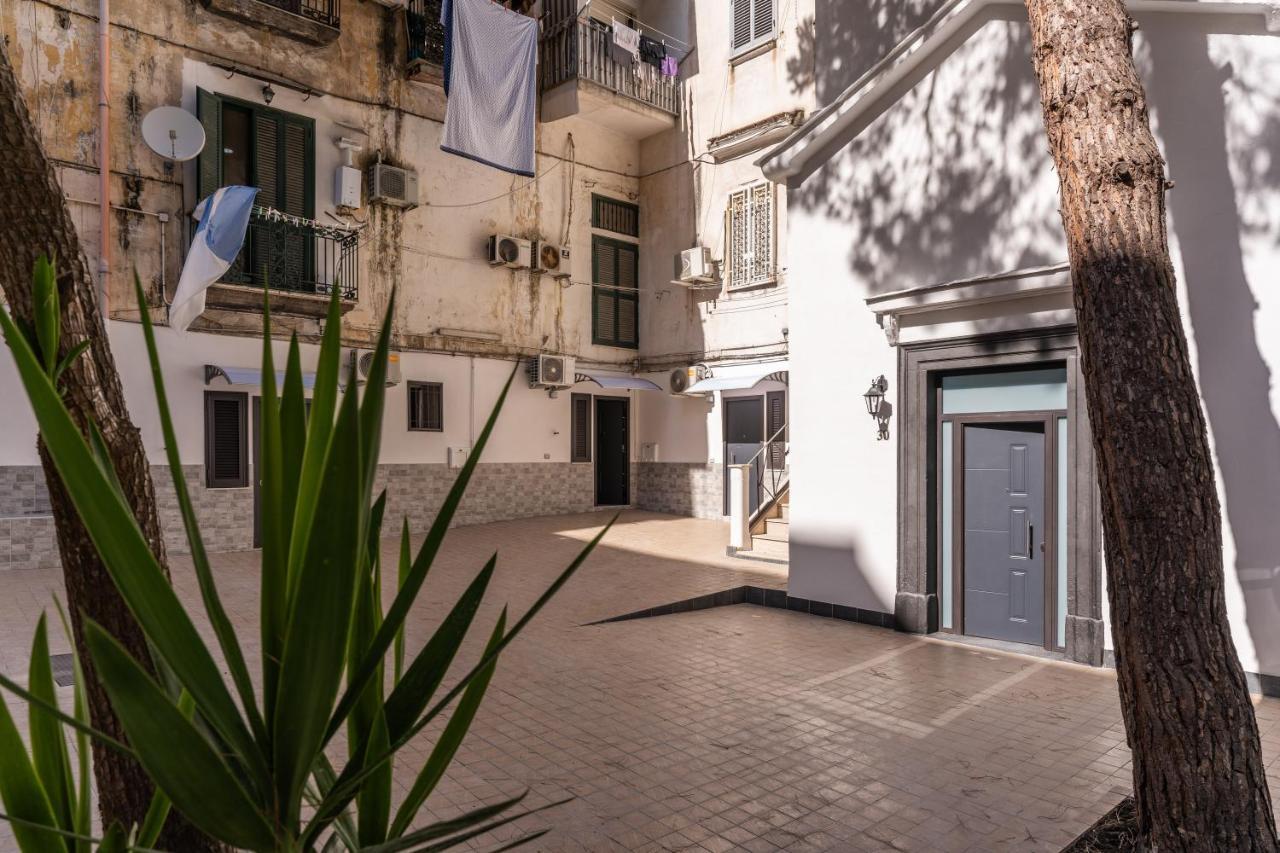 The Quarters Naples Apartments Luaran gambar