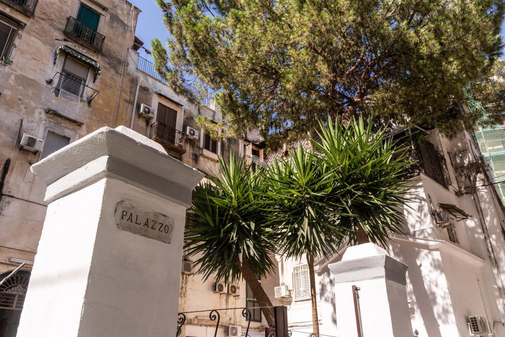 The Quarters Naples Apartments Luaran gambar
