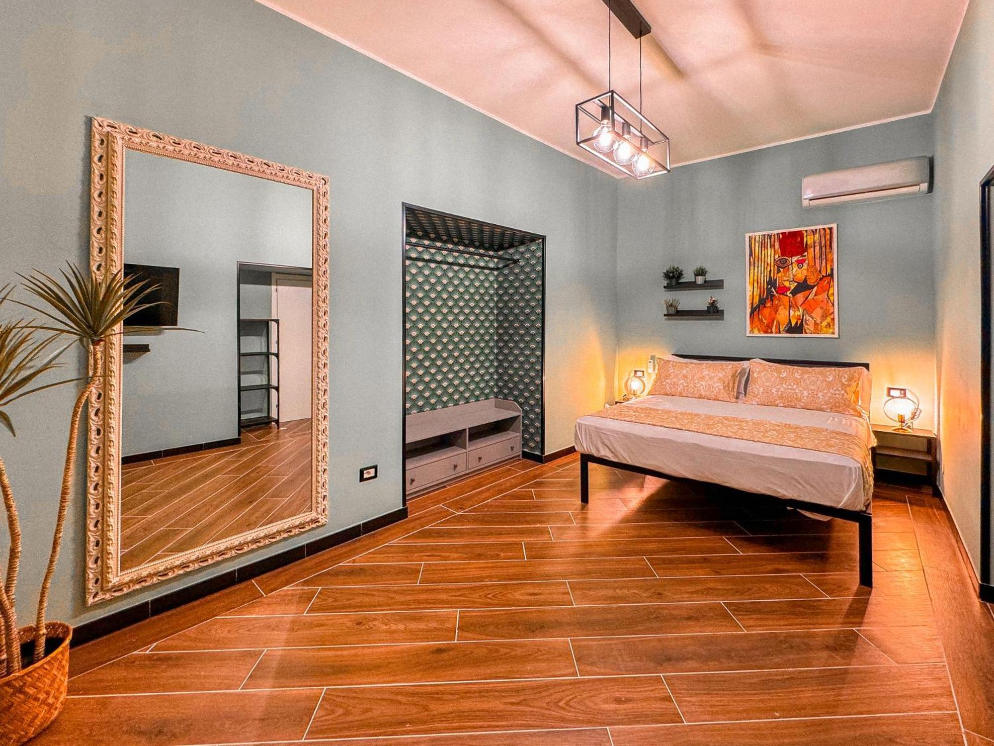 The Quarters Naples Apartments Luaran gambar