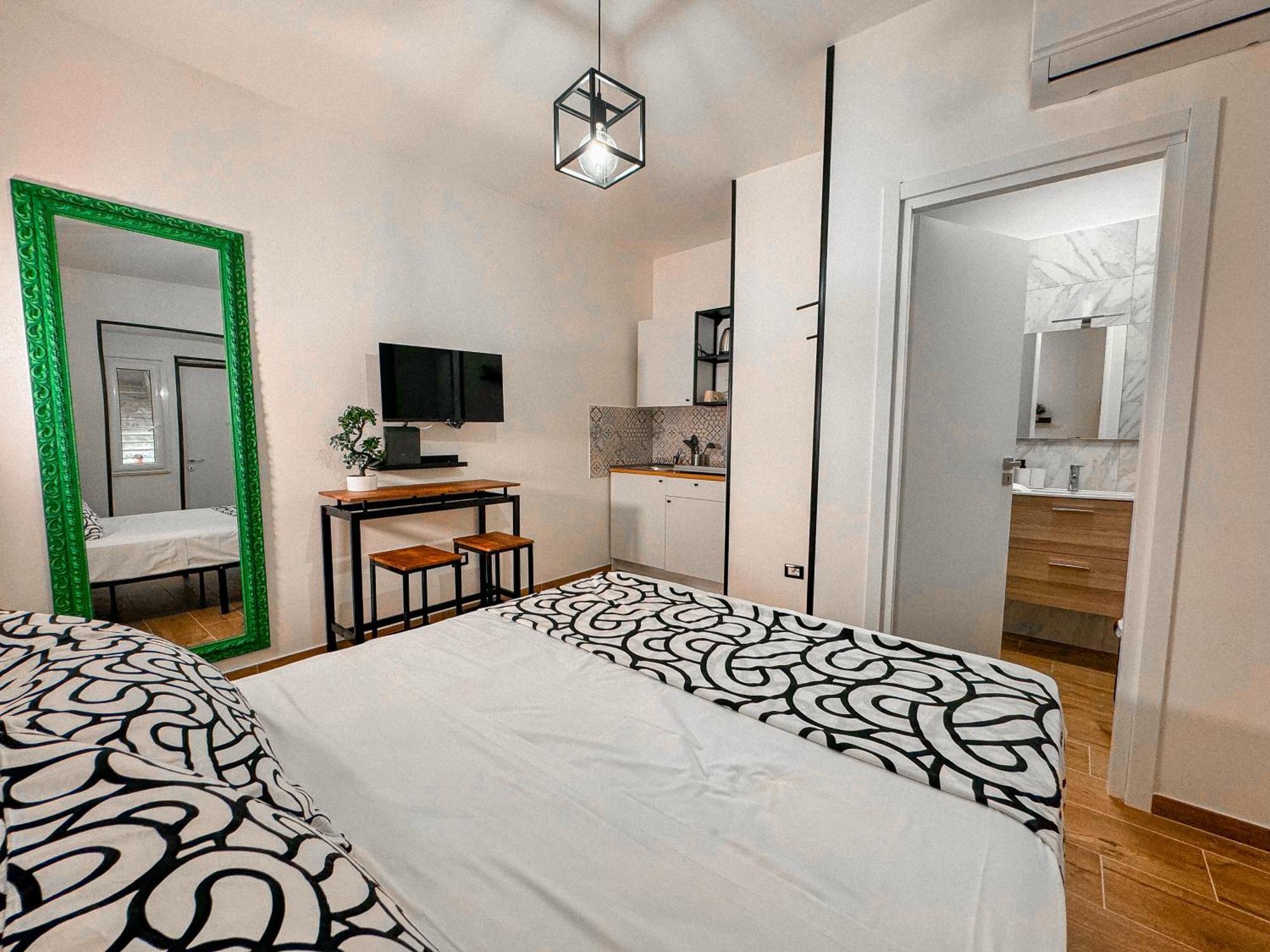 The Quarters Naples Apartments Luaran gambar